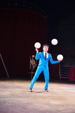 Hokkabaz sirk performans