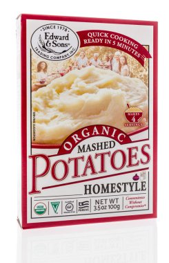 Winneconne, WI - 2 Haziran 2020: Edward ve Oğulları 'nın ticari şirketi, izole bir arka planda patates püresi üretti.