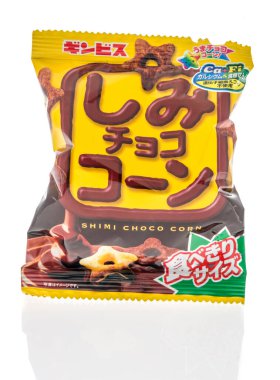 Winneconne, WI - 26 Haziran 2020: İzole edilmiş arka planda Ginbis Shimi choco çerezi paketi