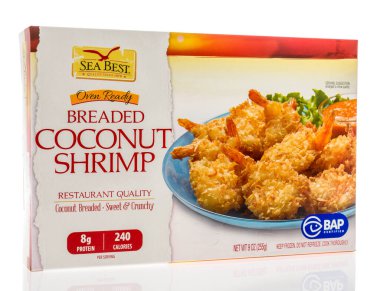 Winneconne, WI - 26 Haziran 2020: Bir paket Sea Best fırını izole edilmiş arka planda hindistan cevizli karides hazır