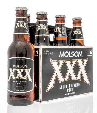 Winneconne, WI - 12 Temmuz 2020: İzole edilmiş arka planda altı paket Molson XXX super premium bira