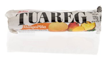 Winneconne, WI - 19 Temmuz 2020: Münferit bir zemin üzerinde Costa tuareg mango ananas dolu kurabiyeler paketi