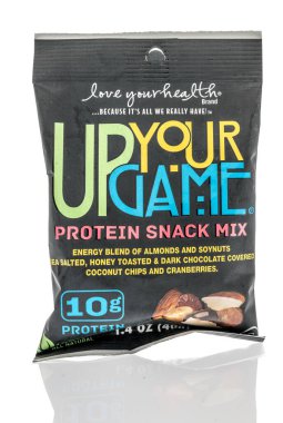 Winneconne, WI - 24 Temmuz 2020: İzole edilmiş bir arka planda Oyun Protein Atıştırmalığı Paketi