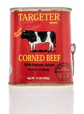 Winneconne, WI - 24 Temmuz 2020: Bir paket Halal Targeter izole edilmiş arka planda sığır eti