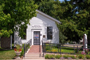 Ripon, WI - 25 Temmuz 2020: Cumhuriyetçi Parti 'nin 1854' teki kuruluşundaki rolünden dolayı Küçük Beyaz Okul ya da Cumhuriyetçi Parti 'nin Doğduğu yer olarak da bilinen Cumhuriyetçi Okul.