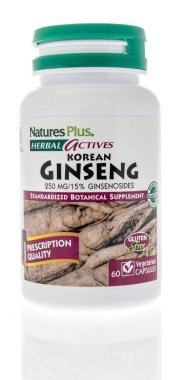 Winneconne, WI - 20 Ağustos 2020: Bir şişe Nature Plus Kore ginseng takviyesi.