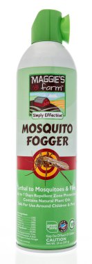 Winneconne, WI - 16 Ağustos 2020: İzole edilmiş bir arkaplanda bir kutu Maggies çiftlik sivrisinek sisi.