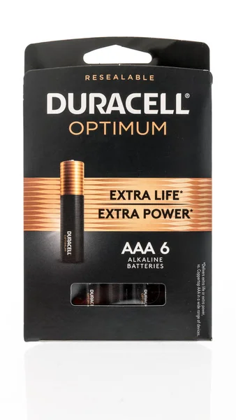 Winneconne Augusti 2020 Ett Paket Duracell Optmum Batterier Isolerad Bakgrund — Stockfoto