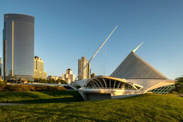 Milwaukee Září 2020 Muzeum Umění Milwaukee Budovy Northwestern Mutual — Stock fotografie