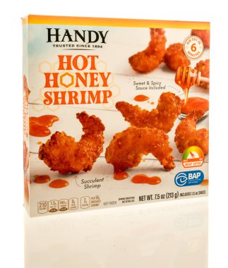 Winneconne, WI - 22 Ağustos 2025: İzole edilmiş bir arkaplanda Handy sıcak bal karidesi paketi.