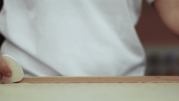 The seamstress marked the details of the pattern on the fabric — Stock Video