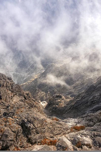 Vista desde la cima de las montañas Tatra en Eslovaquia — Foto de Stock