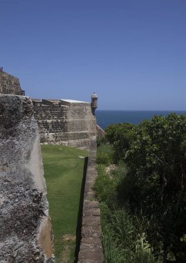 deniz feneri, deniz, ışık, okyanus, gökyüzü, mimari, sahil, kule, mavi, bina, su, seyahat, gezinti, simgesel yapı, beacon, kıyı şeridi, beyaz, peyzaj, evi, yaz, plaj, ada, savaş, Porto Riko, unesco, san juan, savaş
