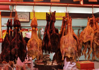  ördek kaz ve tavuk kurutulmuş ve gösteri penceresinde Shanghai Shop füme