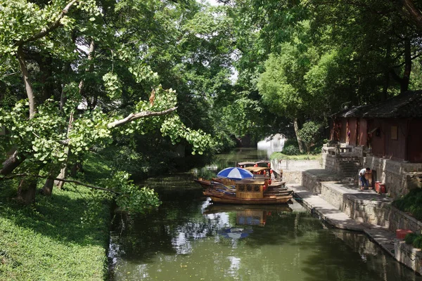 Τουριστικό Σκάφος Στο Κανάλι Suzhou Κίνα — Φωτογραφία Αρχείου