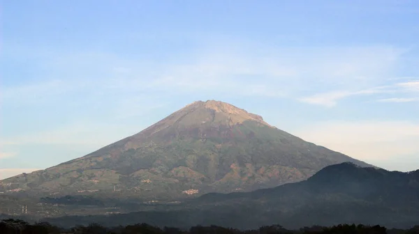 Pico Montanha Visível Pela Manhã Quando Tempo Topo Está Ensolarado — Fotografia de Stock