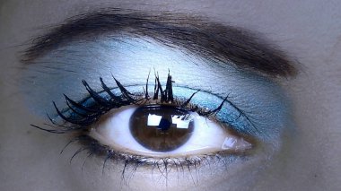 İnsan gözü, parlak renkli tasarım.