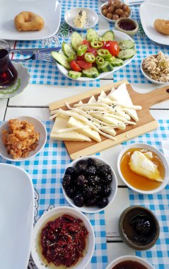 Geleneksel Türk kahvaltı masası