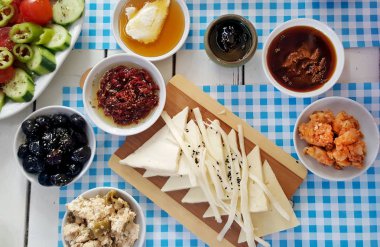 Geleneksel Türk kahvaltı masası