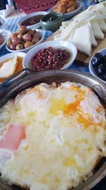 Geleneksel Türk kahvaltı masası