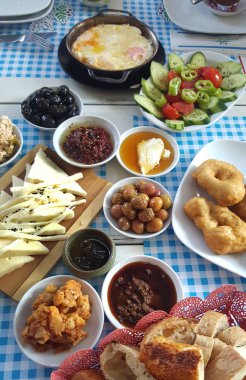 Geleneksel Türk kahvaltı masası