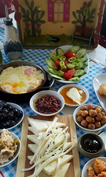 Традиційним Турецьким Сніданком Таблиці — стокове фото