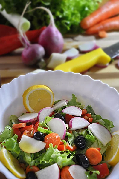 Cozinhar Salada Legumes Ingredientes Ferramentas Mesa — Fotografia de Stock