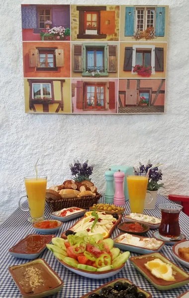 Desayuno Tradicional Turco Mesa Con Bebidas Variedad Platos — Foto de Stock