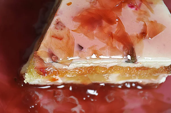 Glasierter Kuchen Mit Leckerer Marmelade Auf Teller — Stockfoto