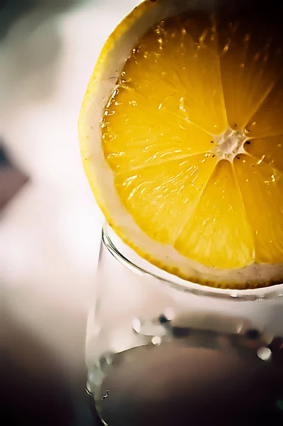 Trozo Limón Sobre Cristal — Foto de Stock