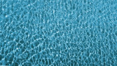 Dalgalar ile tropikal plaj