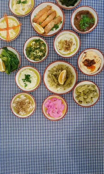 Geleneksel Yemek Yemekler Çeşitli Içeren Tablo — Stok fotoğraf