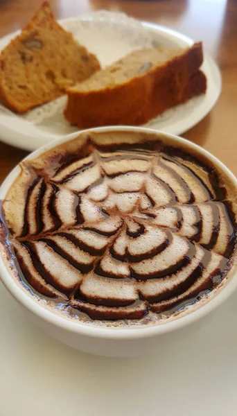 Ingerichte Latte Met Pluizige Foam — Stockfoto