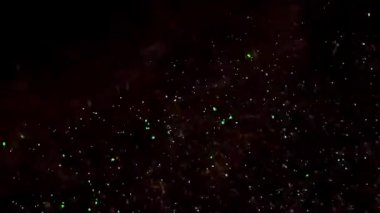 Düşen kar etkisiyle koyu arkaplan