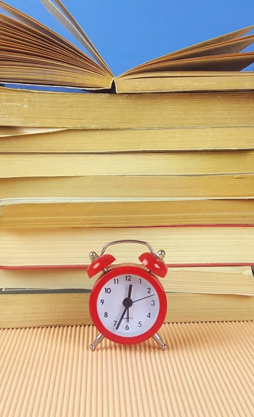 Alarm Clock Books Stacked Table — Stock Photo, Image