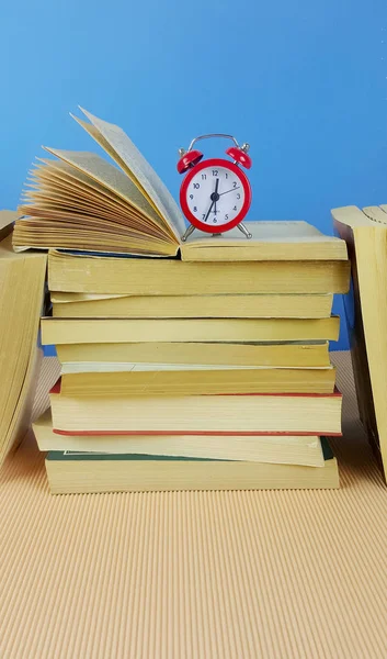 Alarm Clock Books Stacked Table — Stock Photo, Image