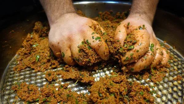 Herstellung Von Cig Kofte Traditionelles Türkisches Essen — Stockfoto