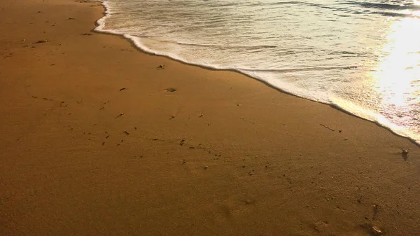 Bord Mer Avec Vagues Tendres Sable Clair — Photo