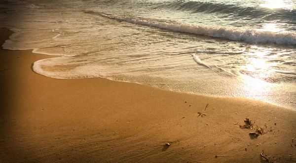 Bord Mer Avec Vagues Tendres Sable Clair — Photo