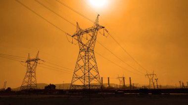 Elektrik yüksek gerilim kuleleri