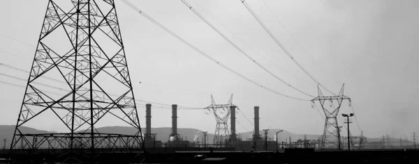 Elektrik yüksek gerilim kuleleri