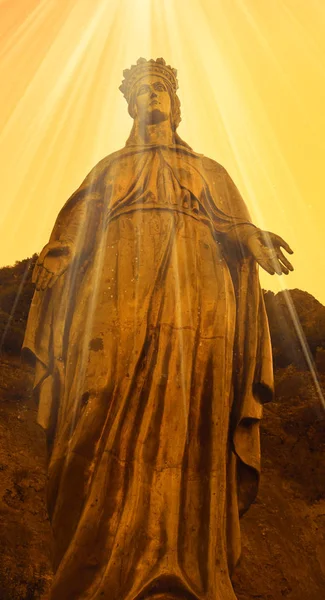                         Meryem Ana Hz. İsa 'nın annesi Meryem, Hristiyanlar için kutsal bir yer, İzmir, Efes.    