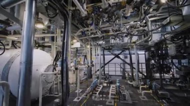 İçinde kimyasal tesis var. Petrol endüstrisinde kullanılan çalkantılı katkı maddelerinin üretimi