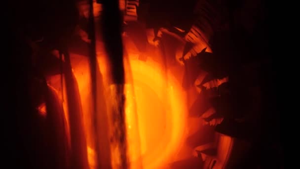 À l'intérieur du four à combustion rotatif ou du four. Processus de production de clinker de ciment 