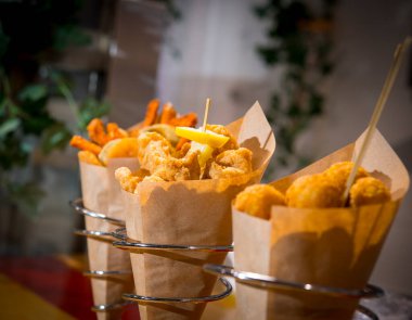 Kızarmış sebze yemeği.