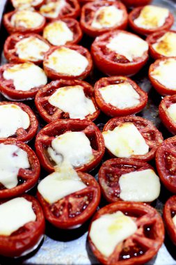 Tatlı çeşnili meyveli fındıklı meyve kurutulmuş salata sebzeleri.