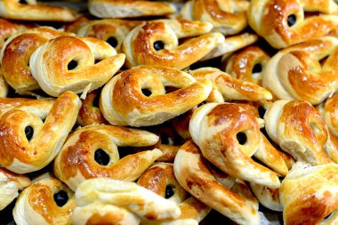 Tatlı çeşnili meyveli fındıklı meyve kurutulmuş salata sebzeleri.