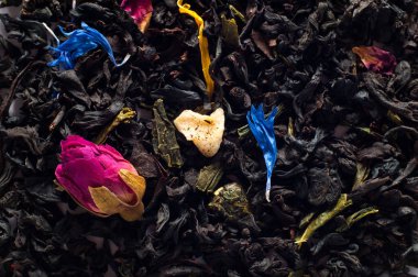 Pembe ve mavi tomurcukları ile arka plan siyah, çiçek, Kuru çay