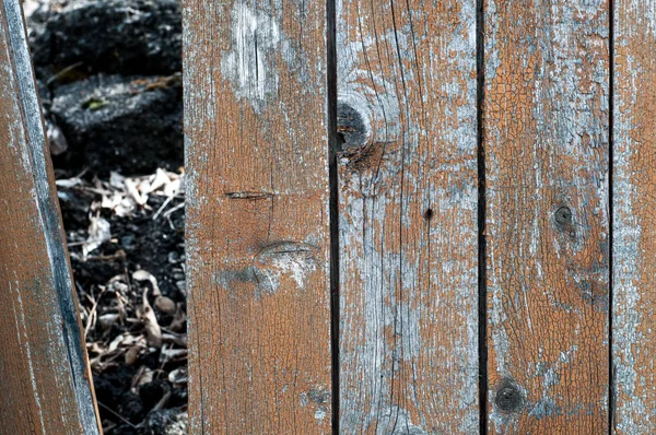 Old wooden fence with a hole. old wood background texture — Stock Photo, Image