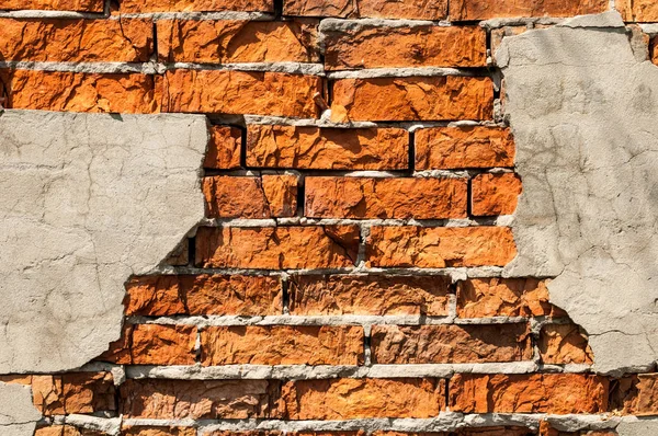 Vieja pared de ladrillo con yeso caído. Fondo de textura de pared de ladrillo crack — Foto de Stock